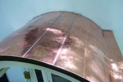 Round_copper_roof_with_flat_seams_above_the_main_entrance__B_